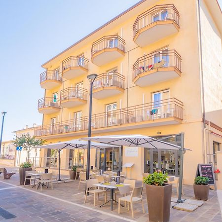 Hotel La Bussola Finale Ligure Exteriör bild