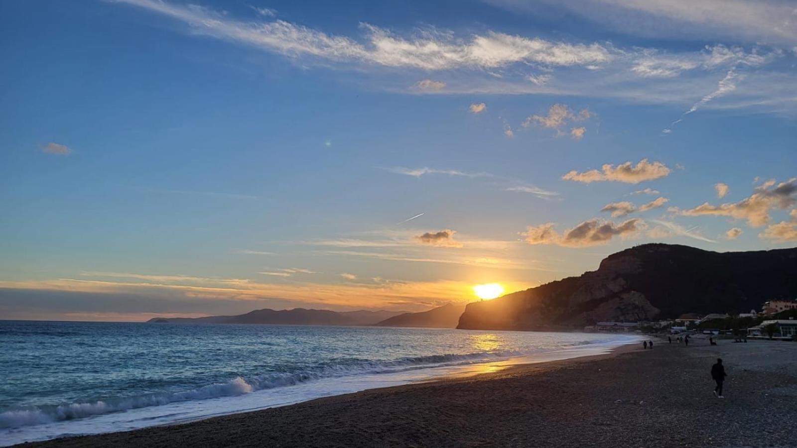 Hotel La Bussola Finale Ligure Exteriör bild