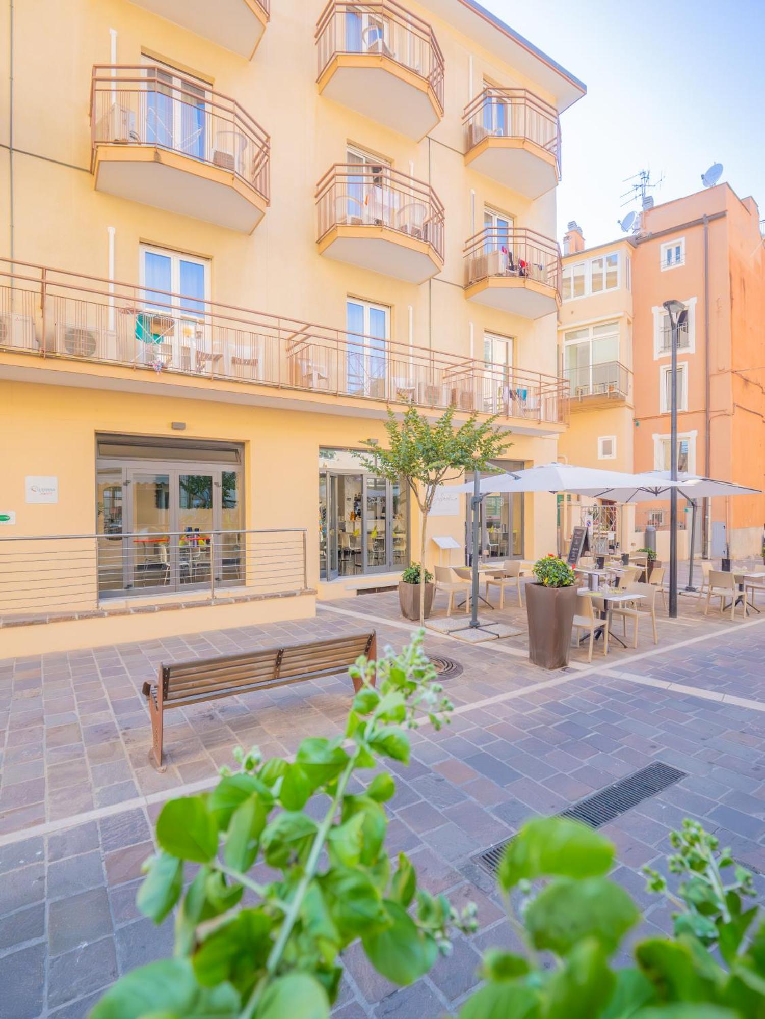 Hotel La Bussola Finale Ligure Exteriör bild