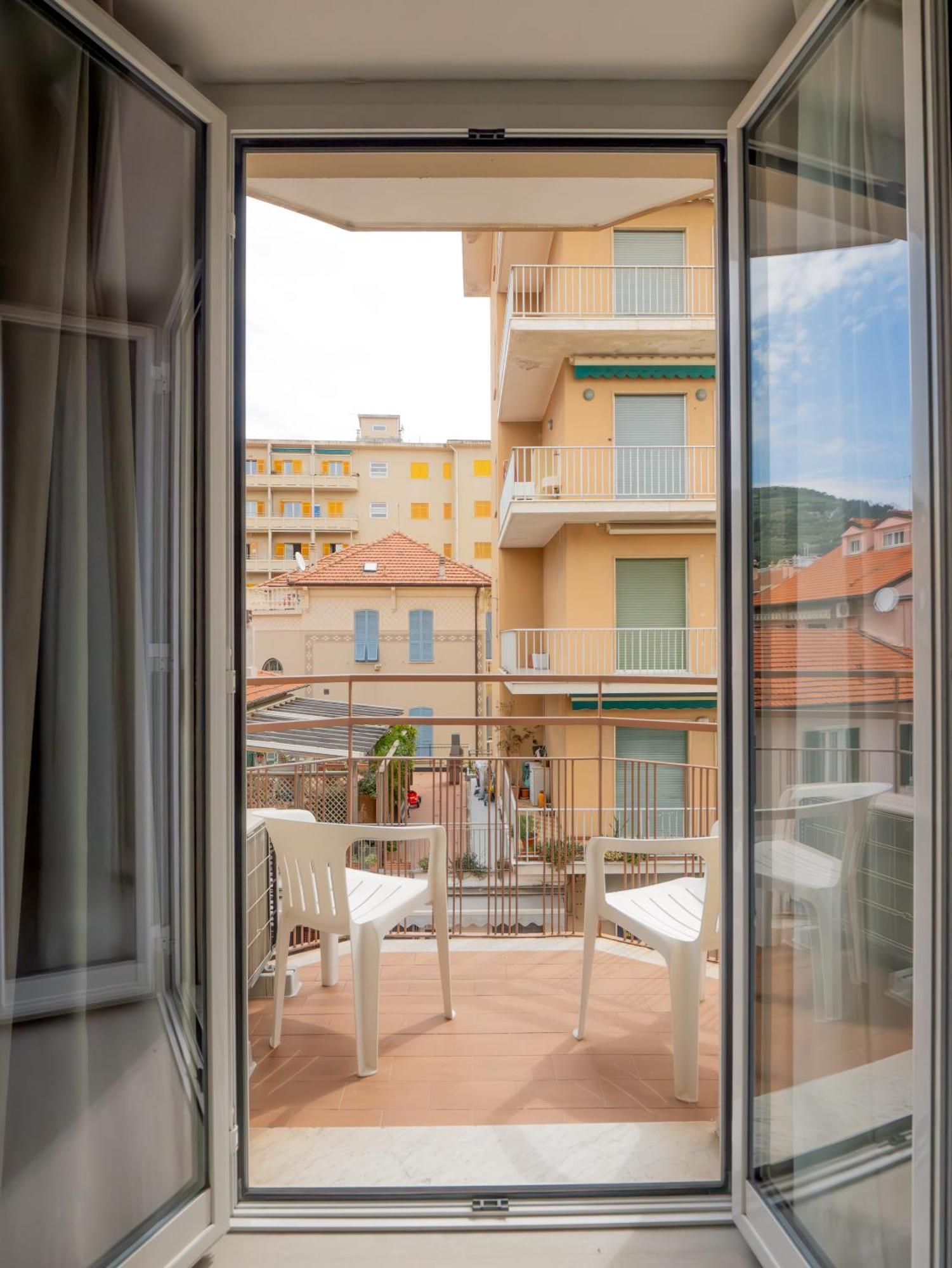 Hotel La Bussola Finale Ligure Exteriör bild