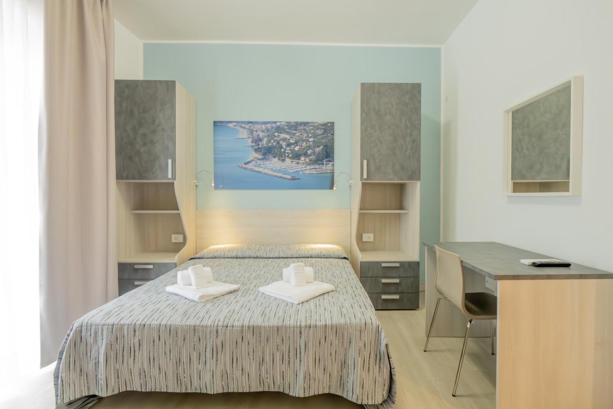 Hotel La Bussola Finale Ligure Exteriör bild