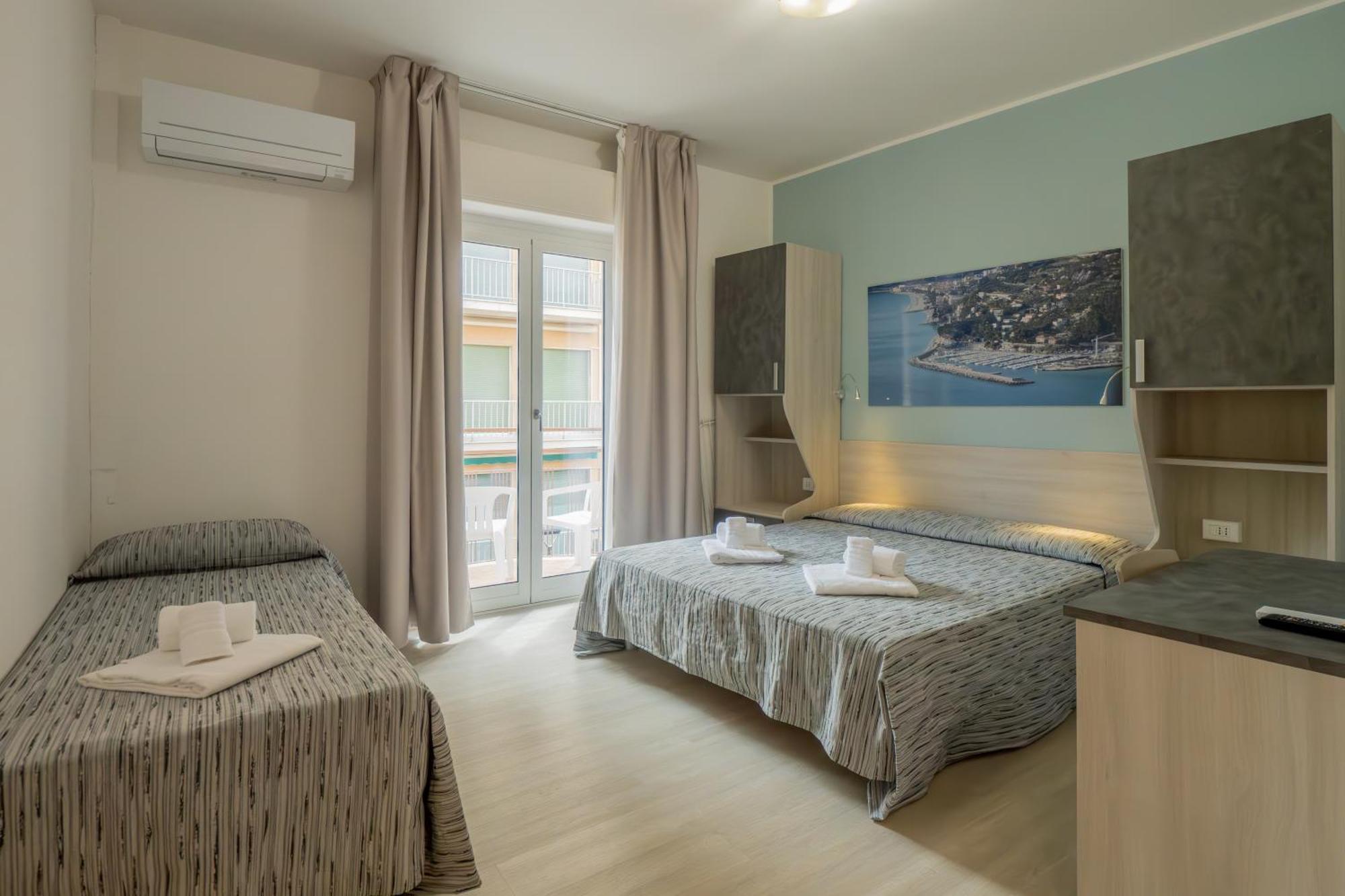 Hotel La Bussola Finale Ligure Exteriör bild