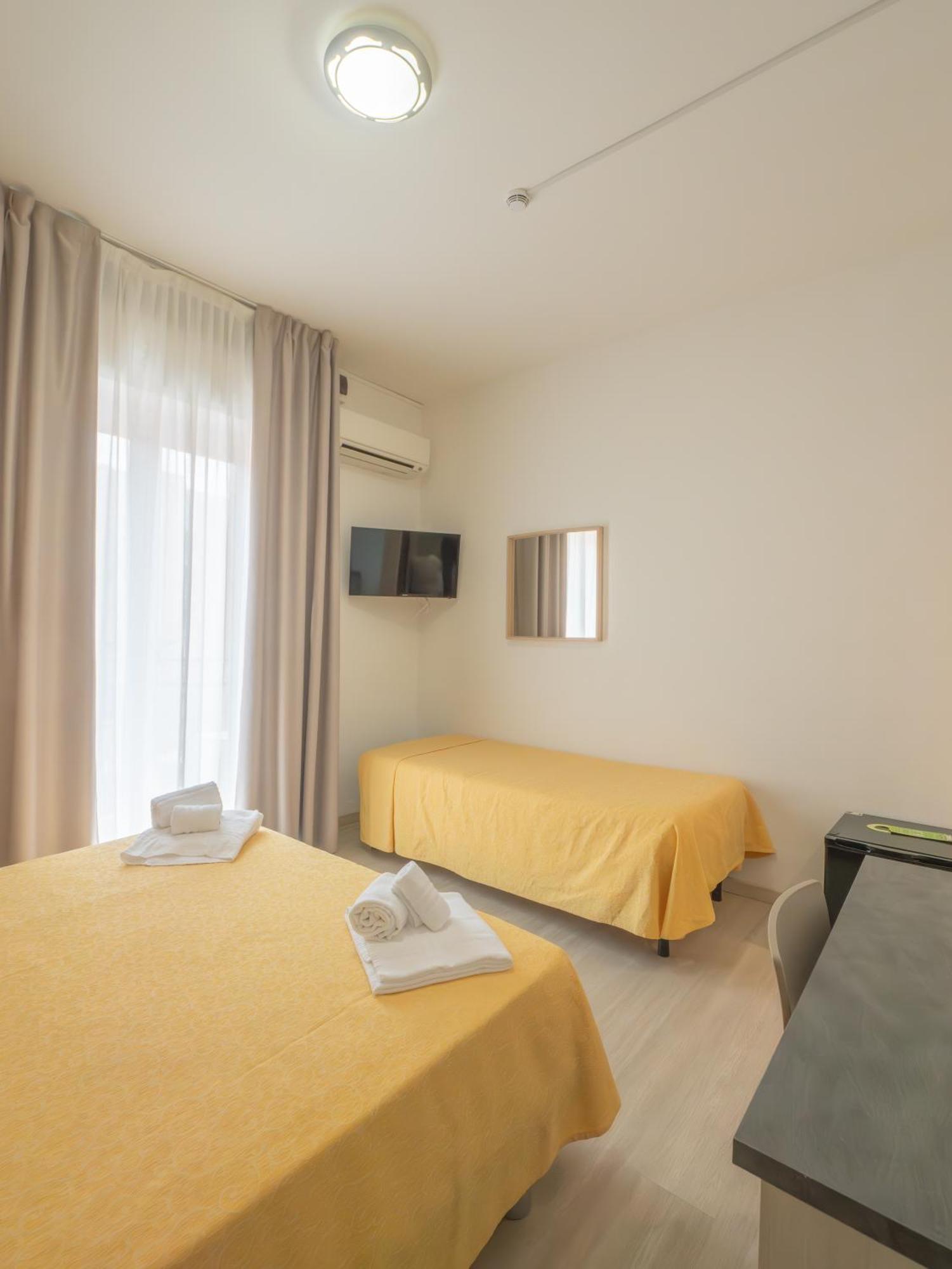 Hotel La Bussola Finale Ligure Exteriör bild