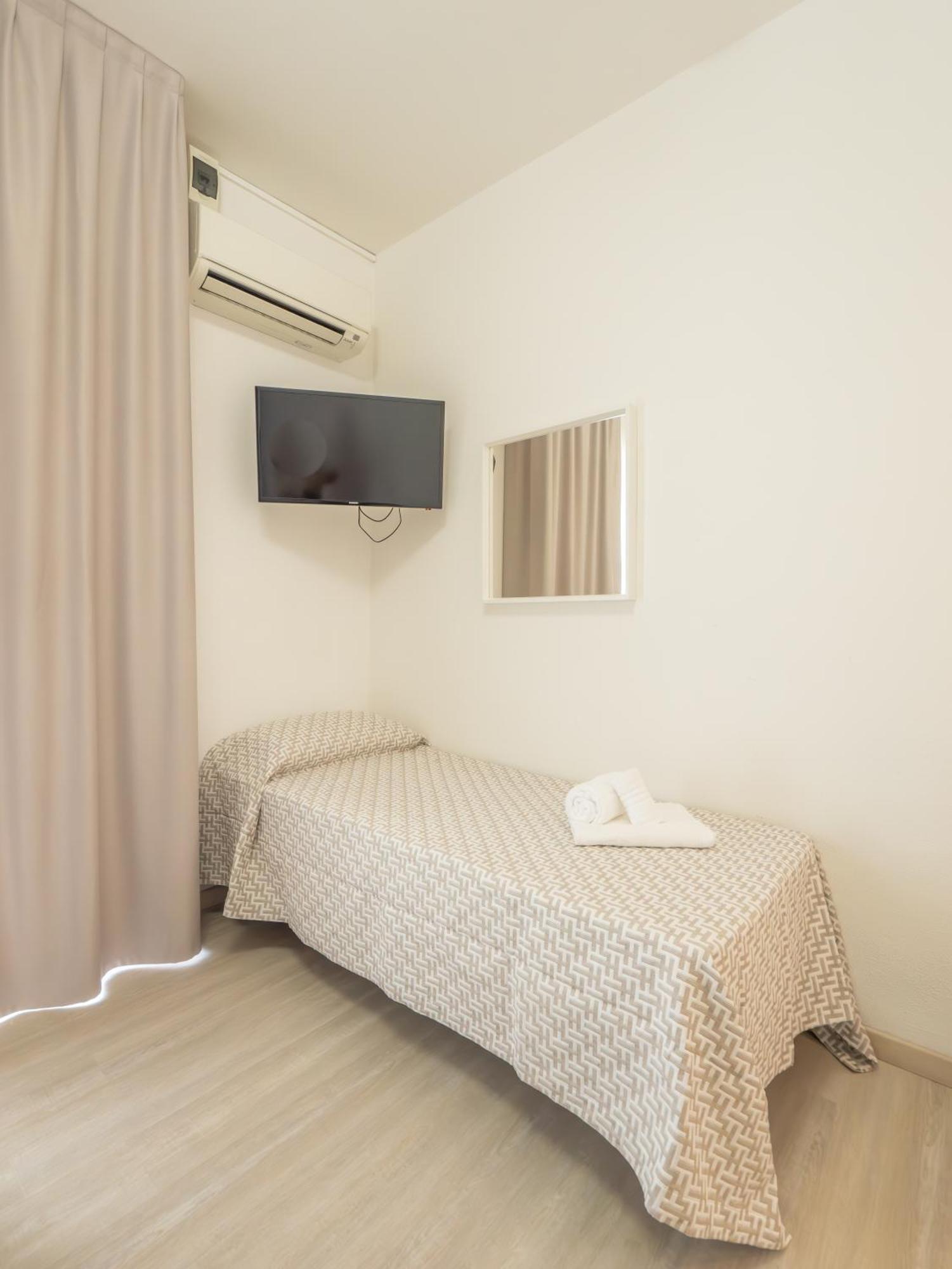 Hotel La Bussola Finale Ligure Exteriör bild