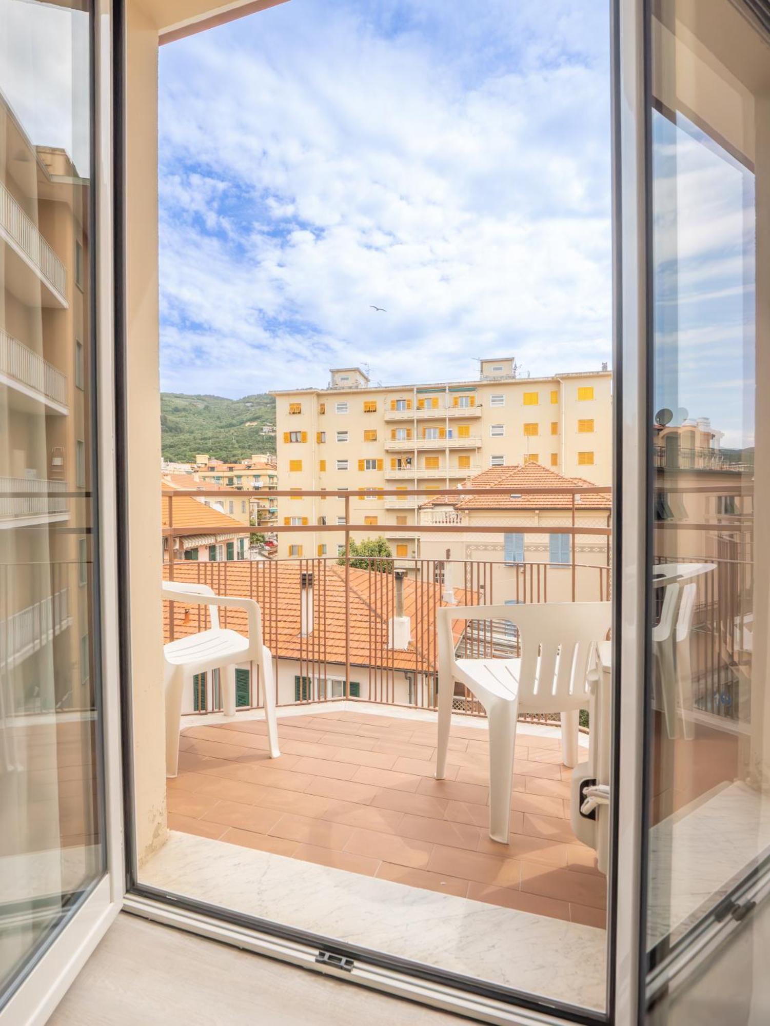 Hotel La Bussola Finale Ligure Exteriör bild