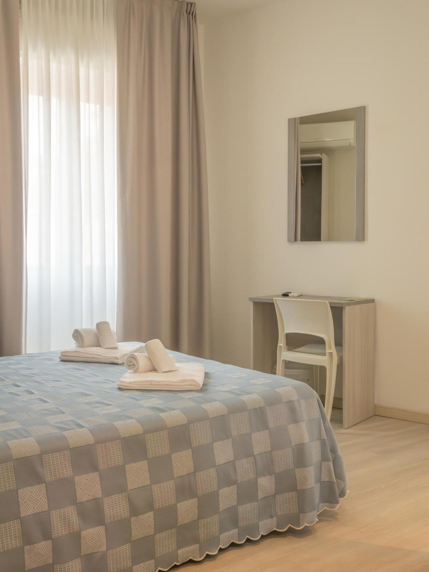Hotel La Bussola Finale Ligure Exteriör bild