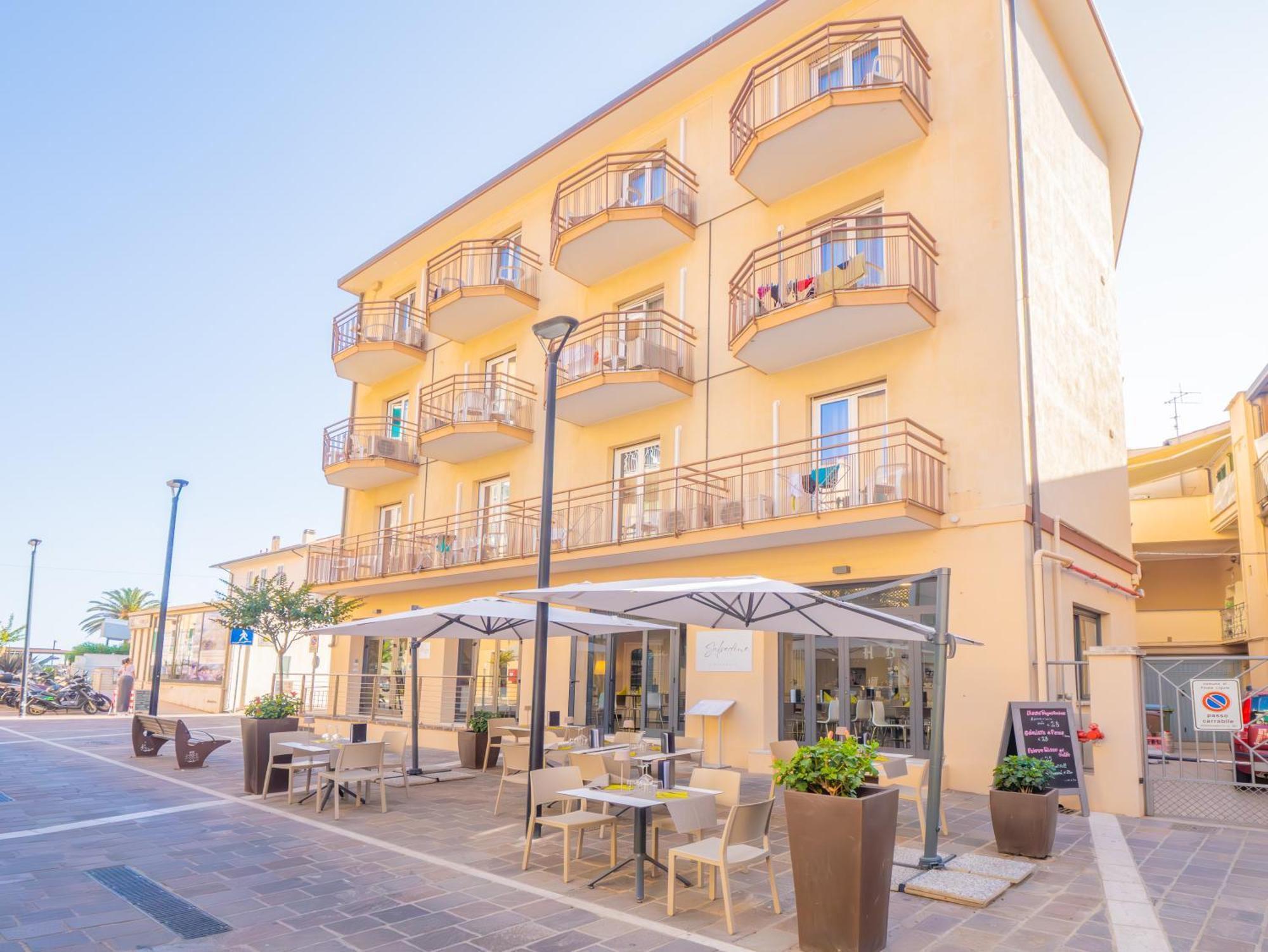 Hotel La Bussola Finale Ligure Exteriör bild